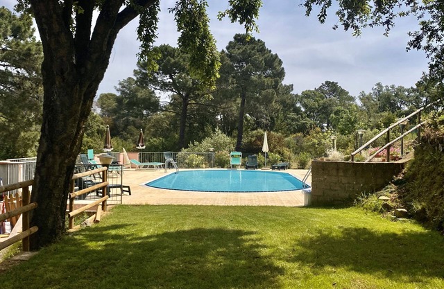 Ferienhaus mit Pool. Dreizimmerwohnung 5/6 pl.