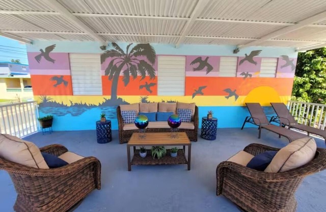 Apt w/ Pool deck & Games, 5 mins from the Beach OU