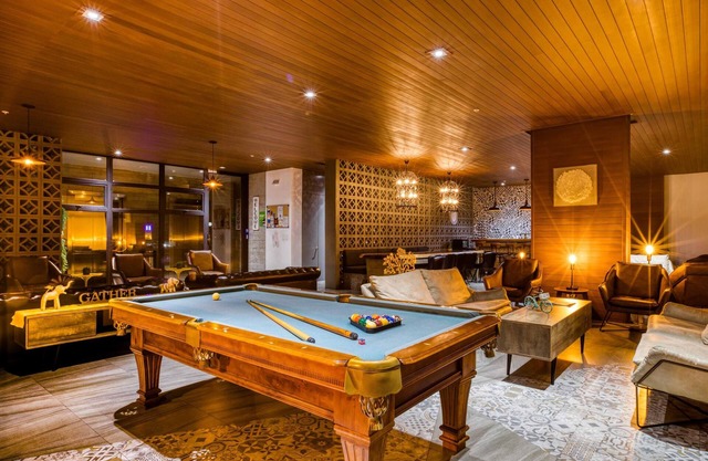 Apt w/ PVT Balcony: Gym+Lounge+B/Center & Billiards