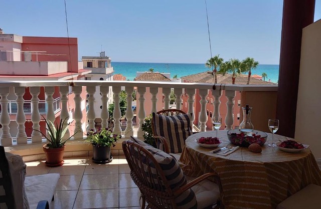 Apto. con wifi, piscina, vistas al mar y parking.
