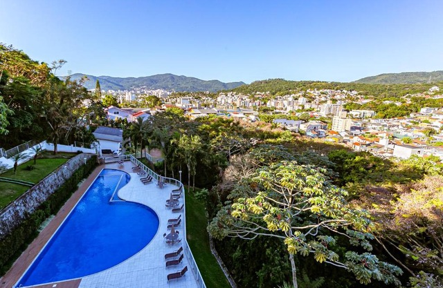 Apto confortável c/ sacada e vista incrível RDC107