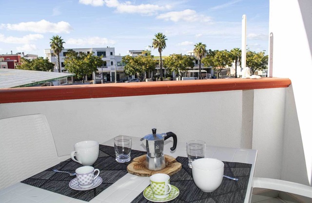 Hübsche Zwei-Zimmer-Wohnung mit möblierter Terrasse