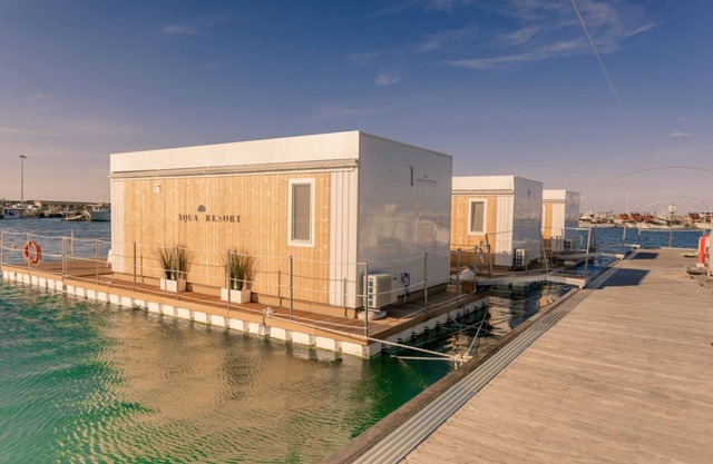 AQUA RESORT- HOUSEBOAT EXPERIENCE