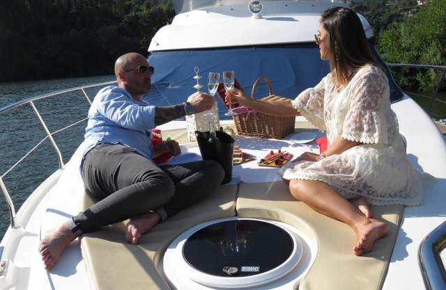 AQUADOURO Yacht RADAMES - Sleep Boat Experience