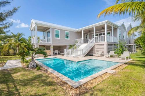 Aquaria House -Pool & Boat Dock