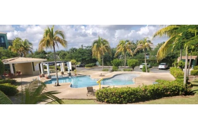 AQUATIKA 1ST FLOOR /NO STAIRS /POOLFRONT FAMILY & PET FRIENDLY BEACH APARTMENT