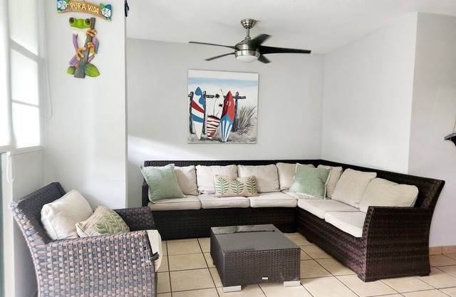 Aquatika Beach Apartment/20 mins to El Yunque / 30 mins airport