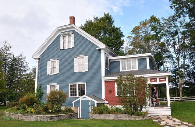Arabella Estate with pool and event barn 15 min. to sandy Pine Point Beach!