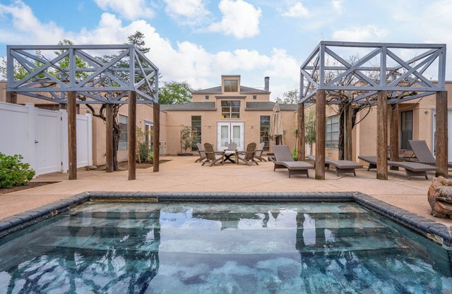 Arbor Haus :: Modern Sanctuary