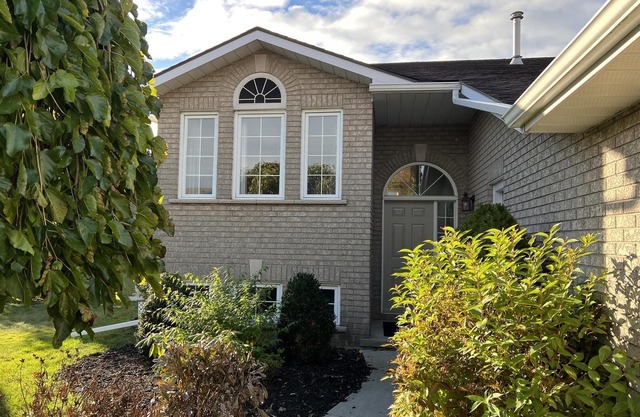 Arbour Ridge Vacation Home - Trail View! 5 bedrooms, 7 beds