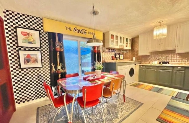 Arcade House with cozy patio, grill, games, & FUN!