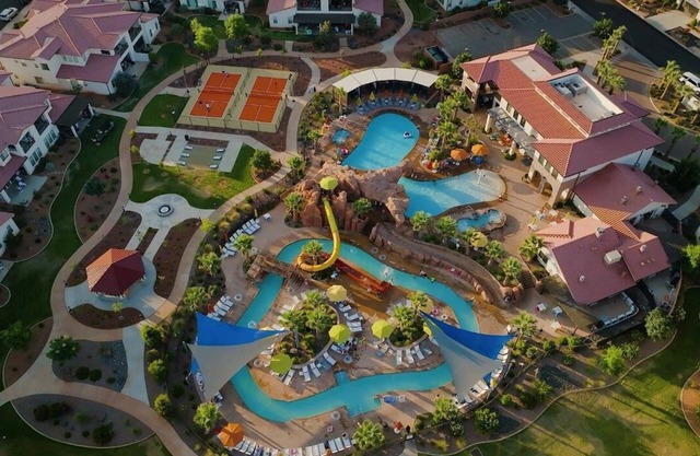 Neues Angebot 5 Schlafzimmer 5 Badezimmer Haus mit Resort Pool & Clubhaus