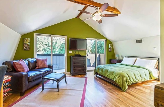Arcadian Grove Studio Loft in the Woods