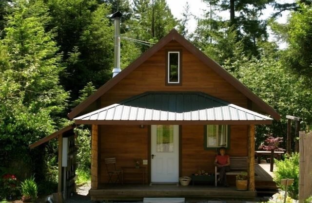 Arcata --- Gemütliche, neuere Hütte in den Redwoods