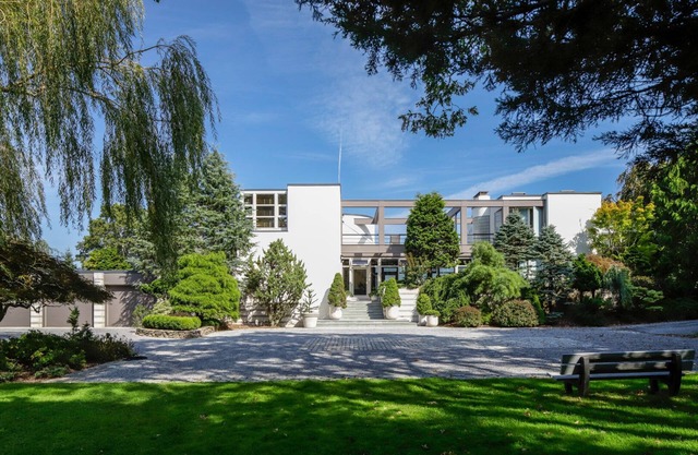 Eigenheim des Architekten mit atemberaubendem Blick und Zugang zum Strand
