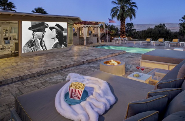 Architectural Digest Sonder Estate bietet Filmnächte unter dem Wüsten Sternen!