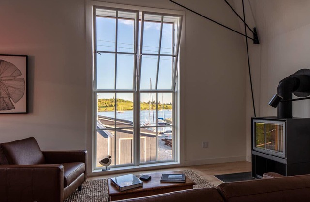 Architektonisch entworfen in Lunenburg - The Stonehurst