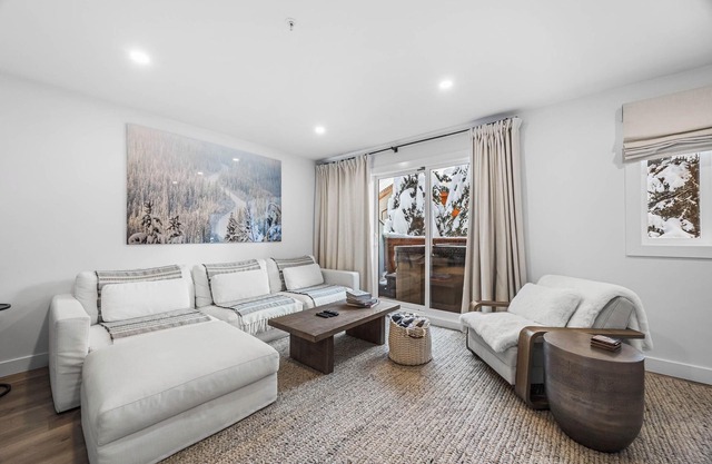 Arctic Fox Townhome- Village Core, Modern, Luxury!