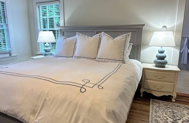 Arden CottagenCharming 1-bedroom in delightful Belgrade Lakes/AC. Lake access