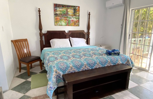 Arecibo Chalet 102 King Cottage-style Pool Studio