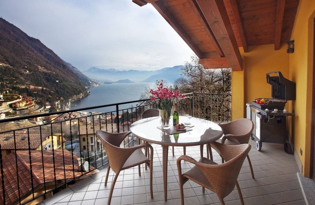 Penthouse-Wohnung mit zwei privaten Balkonen und 180 ° Panoramablick auf den See.