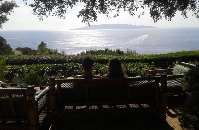 Helles Haus mit atemberaubendem Meerblick und eigenem Garten mit Pool