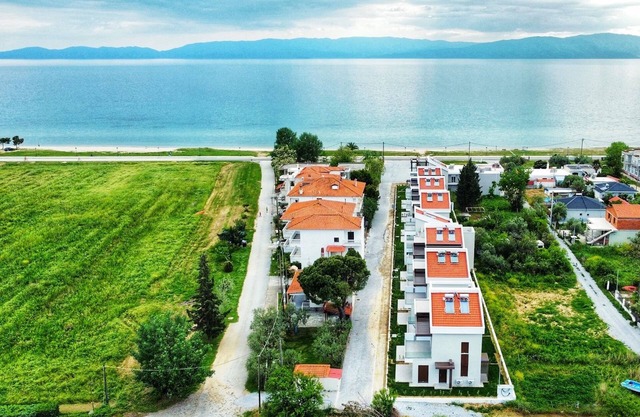 Three - Bedroom Triplex with Garden in Argilos Residential Complex