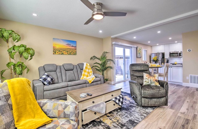 Arizona Condo w/ Community Pool & Hot Tub