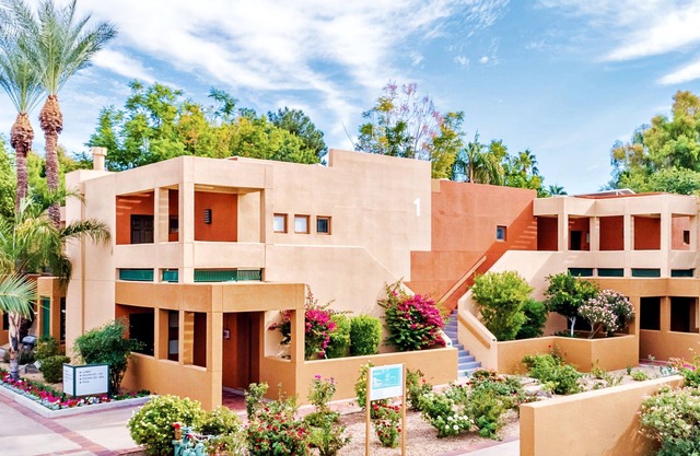Arizona's Luxury Golf and Condo Resort