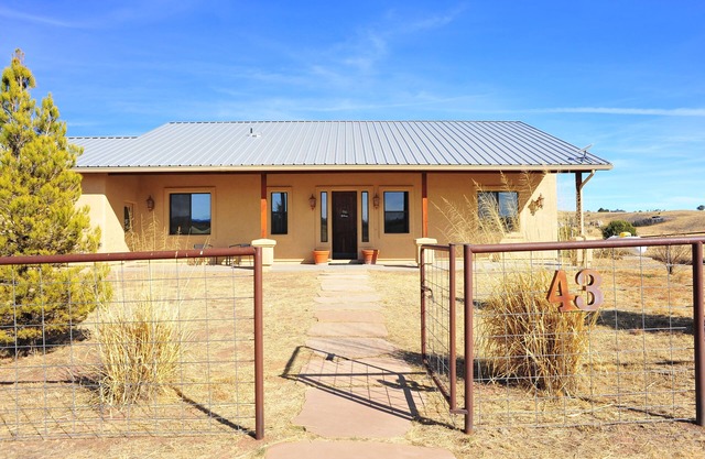 Arizona wine country getaway - spacious 3 bedroom - 2.5 bath home near wineries