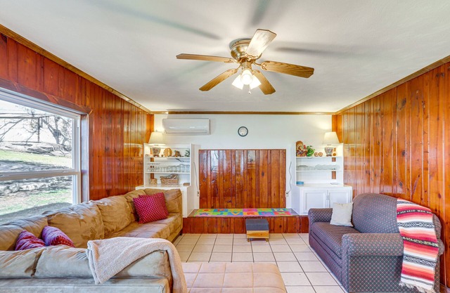 Arkansas Cabin w/ Deck < 1 Mi to Norfork Lake