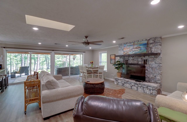 Arkansas Vacation Rental on Greers Ferry Lake!