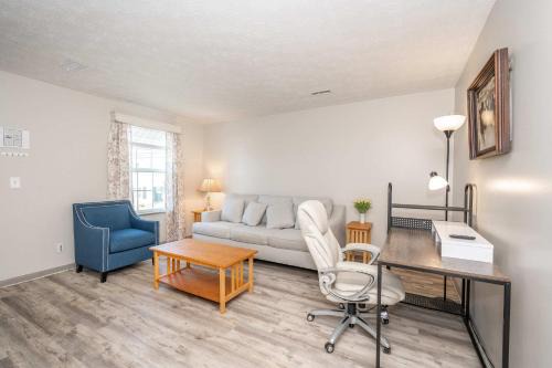 Arkstone Retreat 2 - Chic 2 Bedroom