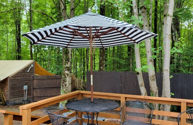 Arlo is a cozy RV in delightful Hico with WiFi, AC