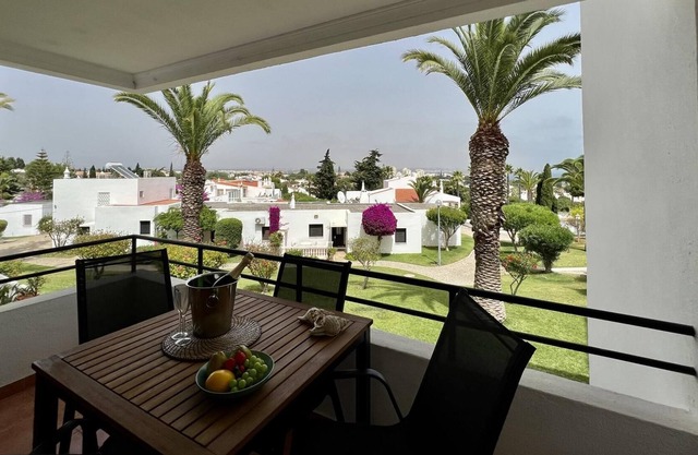 Arma o de P ra Brightness With Pool by Homing
