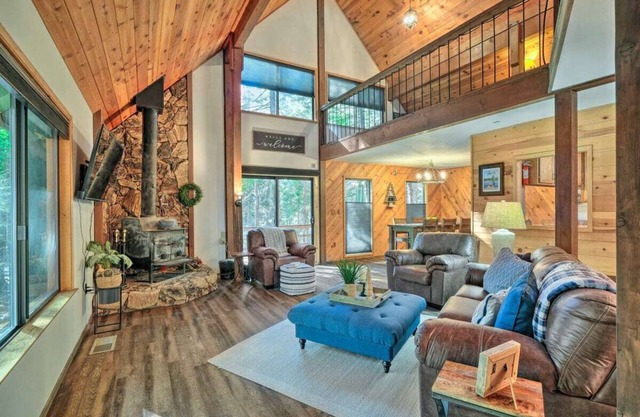 3 Bedroom plus spacious loft. Sleeps 10, Close to Calaveras Big Trees State Park