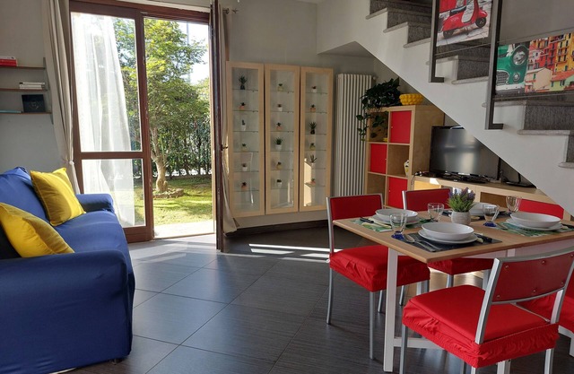 Arona, Lake Maggiore. Entire accommodation with garden + private parking