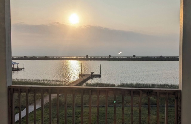 Luxury Angler Bay Waterfront - Arrive Early & Stay Late!