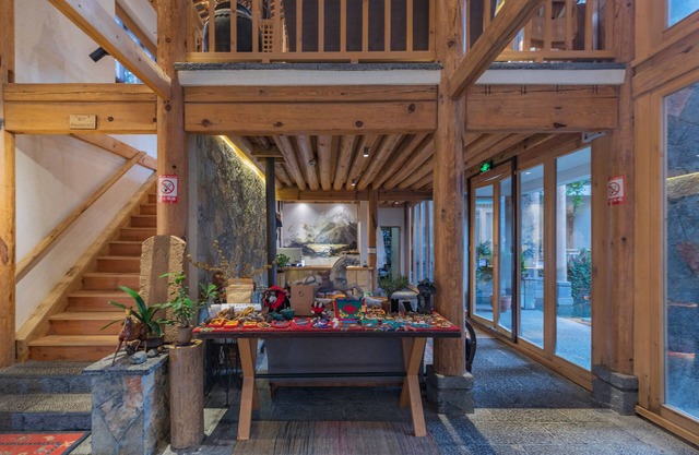 Arro Khampa by Zinc Journey Lijiang
