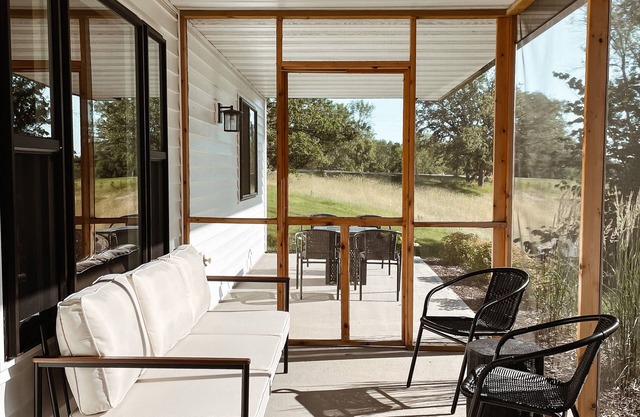 Arrow Haus: Luxe cabin near lakes, winery, resorts & downtown Alex