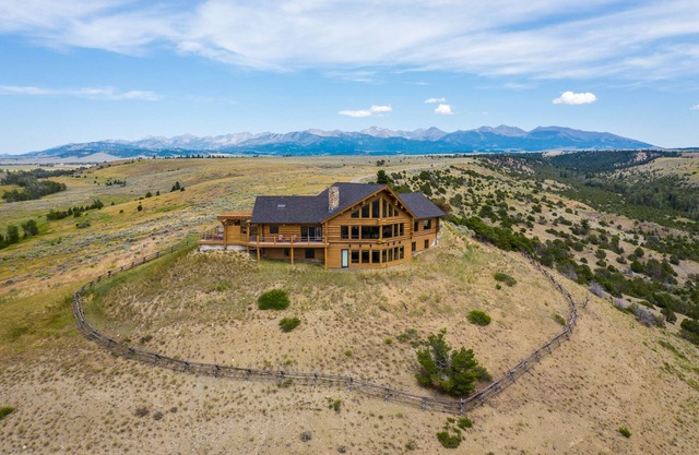 Arrowhead Lodge -Secluded home with incredible views and now Air Conditioning