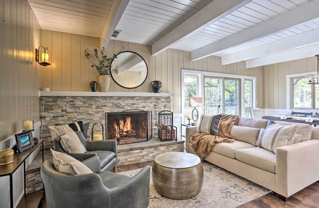 Arrowhead Retreat w/ Luxe Furnishings & Lake Views