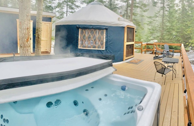 ARROWLEAF LUXURY YURT NEAR LAKE PEND OREILLE