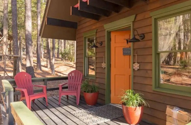 Art and music inspired cabin near Jordan Lake
