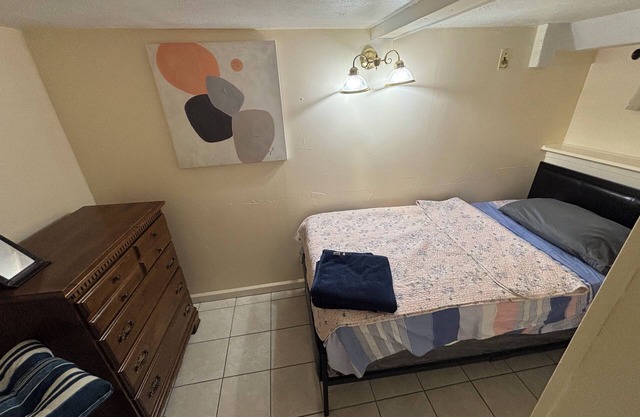 Art apartment in Elmont New York 5 minutes from JFK very comfortable