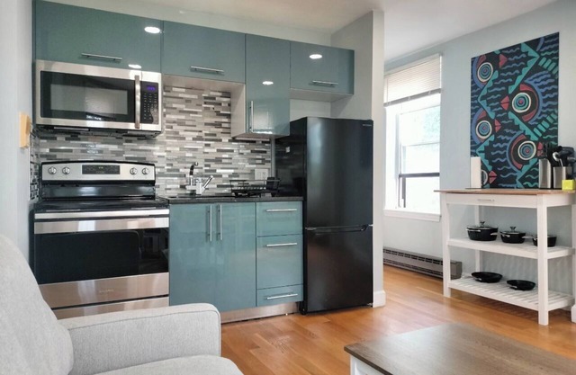 Art boutique studio "Coral fish" in Charlestown, MA