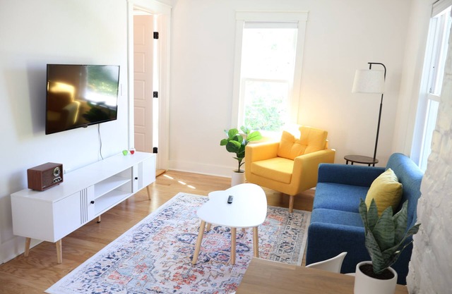 Art District Garden Loft