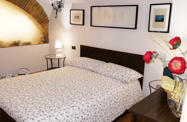 Die Kunst, Geschichte und Tradition. Zwei Zimmer mit Wi-Fi im Herzen von Neapel