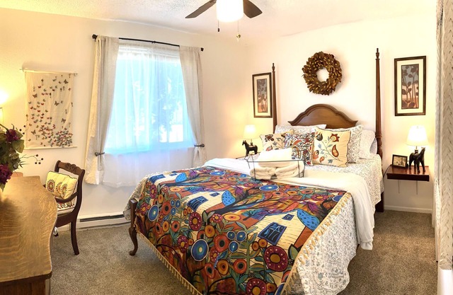 Art House Up—Artsy, Unique, Comfy, Safe, Beautiful