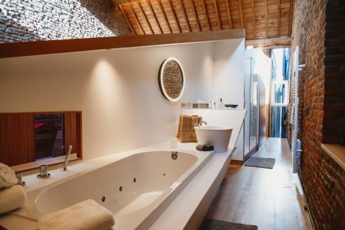 Art'lette Loft Balneo Bath & Infrared Sauna